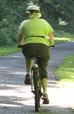 Kvinde cykler